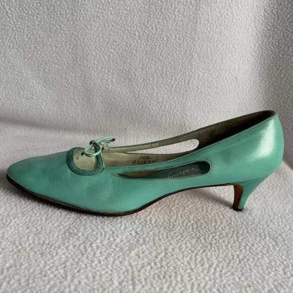 Vintage 1960s Saks Fifth Avenue Mint Green Heels - Picture 2 of 15